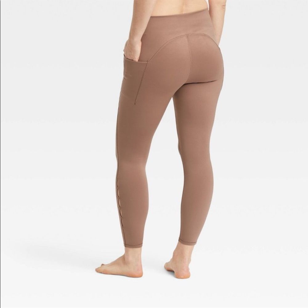 🆕 Women's High-Rise Flex Keyhole 7/8 Leggings - All in Motion™ - Picture 5 of 6